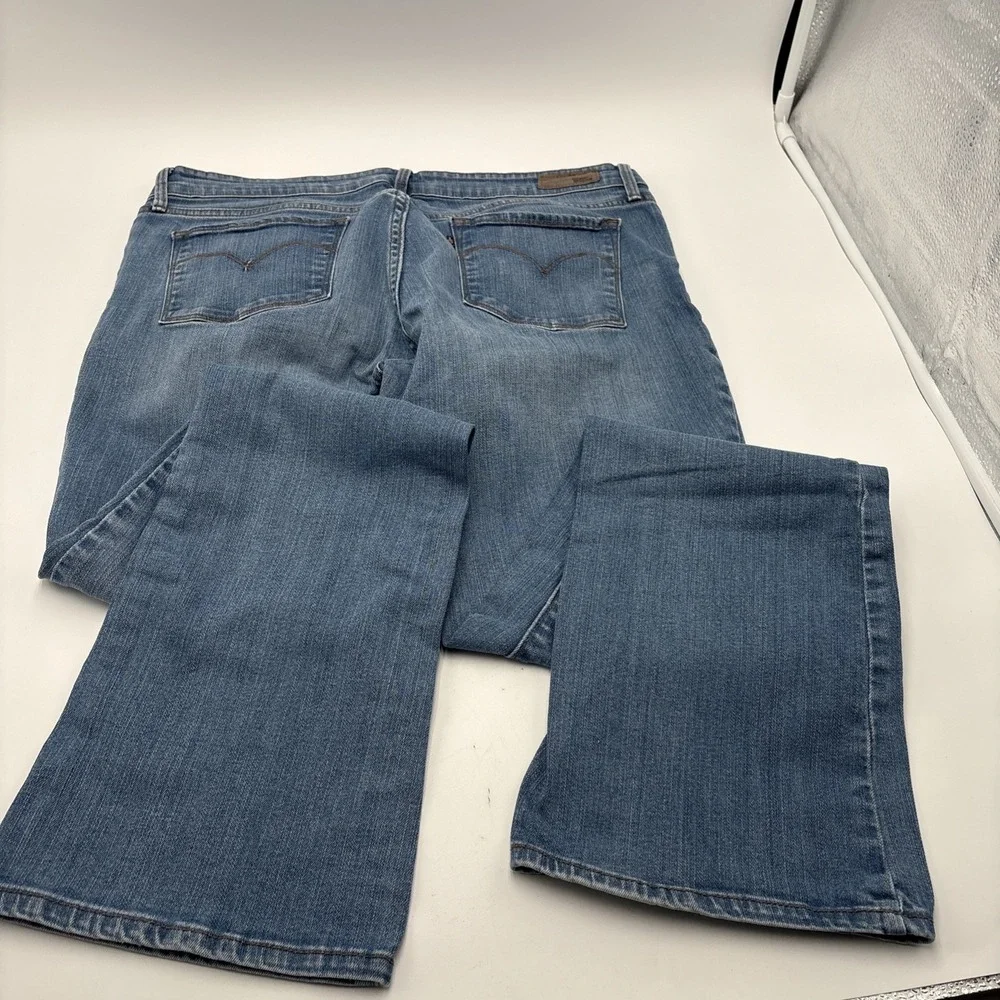 Levi's Demi‎ Curve Mid Rise Boot Cut Women's Size 14/32 Inseam 32 Preowned